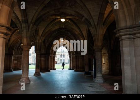 Glasgow Écosse : 8 janvier 2025 : Université de Glasgow Gilmorehill. Le célèbre cloître de l'université de Glasgow Banque D'Images