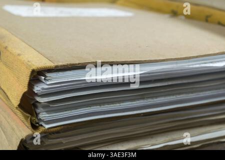 Les fichiers de l'ancien dossier s'empilent dans un ordre désordonné. Banque D'Images