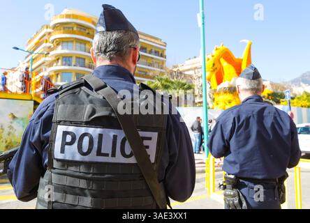 Menton, France - 16 février 2019 : 86e Fête du citron / 86e Fête du citron à Menton : présence policière lors de l'inauguration, Einweihung. Bioves Garden, Polizei, Polizia, jardin, Garten, Tourismus, Zitronenfest, Tourisme, Orange, oranges, Zitrone, Zitronen, Festival, Banque D'Images
