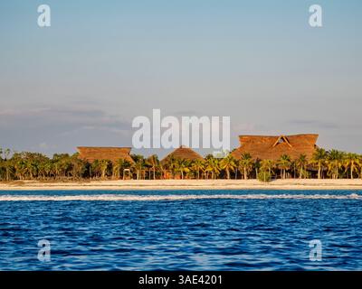Côte ouest au coucher du soleil, île de Cozumel, État de Quintana Roo, Mexique Banque D'Images