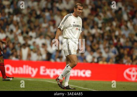 23 septembre 2003 ; Madrid, Espagne ; le Real Madrid bat Rivr 3-1. La star du football ZINEDINE ZINDANE en action à Bernabeu.. (Image de crédit : Remi Agency/ZUMAPRESS.com) Banque D'Images