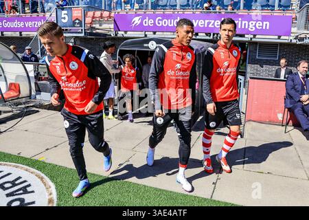 ROTTERDAM, 06-04-25, Stadium het Kasteel, eredivisie néerlandaise, saison 2024/2025, Sparta Rotterdam - NEC Nijmegen, échauffement de l'équipe Sparta, joueur de Sparta Patrick van Aanholt, joueur de Sparta Pelle Clement crédit : Pro Shots/Alamy Live News Banque D'Images