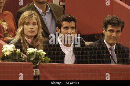 19 octobre 2003 ; Madrid, ESPAGNE ; joueur du Real Madrid LUIS Figo et sa femme HELEN SVEDIN au match du championnat Masters of Tennis, Juan Carlos Ferrero VS Nicolas Massu.. (Image de crédit : Remi Agency/ZUMAPRESS.com) Banque D'Images