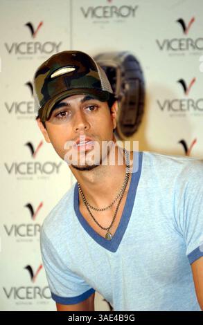 Oct 30, 2003 ; Madrid, Espagne ; ENRIQUE IGLESIAS est le nouveau modèle pour les montres 'Viceroy'.. (Image de crédit : Remi Agency/ZUMAPRESS.com) Banque D'Images