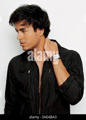 Oct 30, 2003 ; Madrid, Espagne ; ENRIQUE IGLESIAS modèles de montres 'Viceroy'.. (Image de crédit : Remi Agency/ZUMAPRESS.com) Banque D'Images