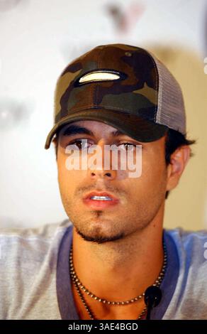 Oct 30, 2003 ; Madrid, Espagne ; ENRIQUE IGLESIAS est le nouveau modèle pour les montres 'Viceroy'.. (Image de crédit : Remi Agency/ZUMAPRESS.com) Banque D'Images