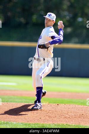 04 mars 2012 : Trey Teakell (40 ans), lanceur de grenouilles Horned Frogs de TCU, sur le monticule pendant le match entre les Cowboys de l'université d'État de l'Oklahoma et les Horned Frogs de l'université chrétienne du Texas au stade Lupton de Fort Worth, Texas. TCU gagne contre Oklahoma State en 10e manche, 6-5.(image crédit : © Patrick Green/Cal Sport Media/ZUMAPRESS.com) Banque D'Images