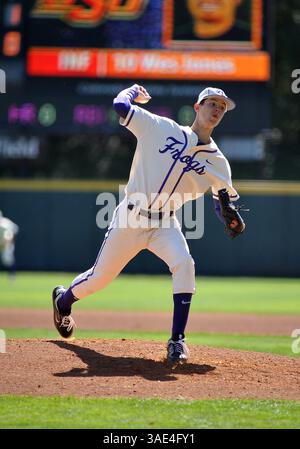 04 mars 2012 : Trey Teakell (40 ans), lanceur de grenouilles Horned Frogs de TCU, sur le monticule pendant le match entre les Cowboys de l'université d'État de l'Oklahoma et les Horned Frogs de l'université chrétienne du Texas au stade Lupton de Fort Worth, Texas. TCU gagne contre Oklahoma State en 10e manche, 6-5.(image crédit : © Patrick Green/Cal Sport Media/ZUMAPRESS.com) Banque D'Images
