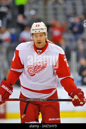 17 janvier 2012 . Le défenseur des Red Wings de Detroit Brad Stuart (23 ans) en action. Lors d'un match entre les Red Wings de Detroit et les Stars de Dallas au American Airlines Center de Dallas au Texas..(image crédit : © Manny Flores/Cal Sport Media/ZUMAPRESS.com) Banque D'Images