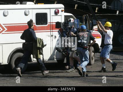 30 septembre 2002 ; Somerset County, PA, États-Unis ; équipe de caméra sur le plateau du téléfilm réalisé sur la mine Quecreek par ABC.. (Crédit image : Jason Cohn/ZUMAPRESS.com) Banque D'Images
