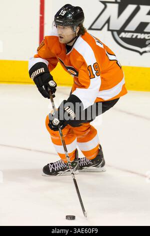19 janvier 2012 : les Flyers de Philadelphie quittent l'aile Scott Hartnell (19 ans) en action avec la rondelle lors du match de la LNH entre les Islanders de New York et les Flyers de Philadelphie au Well Fargo Center à Philadelphie, en Pennsylvanie. Les Islanders ont battu les Flyers, 4-1.(image crédit : © Chris Szagola/Cal Sport Media/ZUMAPRESS.com) Banque D'Images