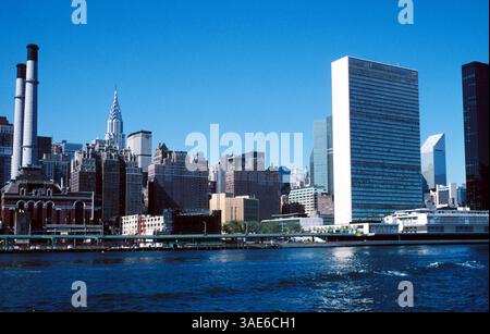 29 septembre 2002 ; New York, NY, États-Unis ; le bâtiment des Nations Unies sur le côté est de Manhattan, New York. (Crédit image : Seamas Culligan/ZUMAPRESS.com) Banque D'Images