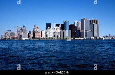 29 septembre 2002 ; New York, NY, États-Unis ; L'horizon du sud de Manhattan est changé pour toujours, car la vue des tours jumelles ne reste qu'un souvenir, à la suite de l'attaque terroriste du 11 septembre sur le World Trade Center. (Crédit image : Seamas Culligan/ZUMAPRESS.com) Banque D'Images