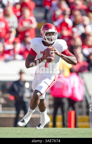 15 octobre 2011- Madison, WI. Camp Randall..Indiana Hoosiers Edward Wright-Baker #7 se bouscule hors de la poche. . Les Badgers du Wisconsin ont remporté les Hoosiers de l'Indiana 59-7..Mike McGinnis / CSM(image de crédit : © Mike McGinnis/Cal Sport Media/ZUMAPRESS.com) Banque D'Images