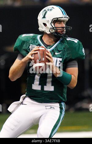 15 octobre 2011 : le quarterback de Tulane Green Wave Ryan Griffin #11 va passer pendant la première moitié du match de football de la NCAA entre les UTEP Miners et la Tulane Green Wave au Mercedes-Benz Superdome de la Nouvelle-Orléans, en Louisiane. (Crédit image : © Jonathan Bachman/Cal Sport Media/ZUMAPRESS.com) Banque D'Images