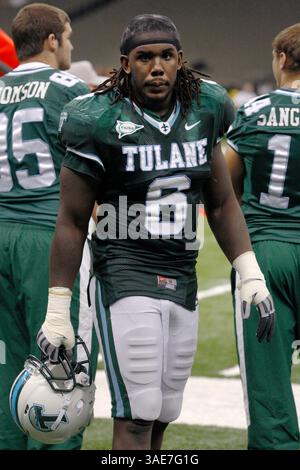 15 octobre 2011 : Tulane Green Wave défensive end Dezman Moses #6 lors de la deuxième moitié du match de football NCAA entre les UTEP Miners et la Tulane Green Wave au Mercedes-Benz Superdome à la Nouvelle-Orléans, en Louisiane. (Crédit image : © Jonathan Bachman/Cal Sport Media/ZUMAPRESS.com) Banque D'Images