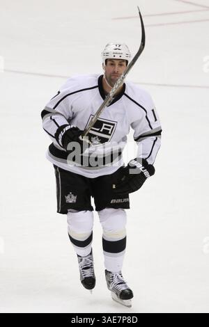 15 octobre 2011 - Philadelphie, Pennsylvanie, États-Unis d'Amérique - Ethan Moreau (#17) des Kings de Los Angeles lors de la deuxième période du match entre les Flyers de Philadelphie et les Kings de Los Angeles au Wells Fargo Center. Les Kings de Los Angeles ont battu les Flyers de Philadelphie 3-2 en prolongation. (Crédit image : © Bob Fina/Southcreek/ZUMAPRESS.com) Banque D'Images