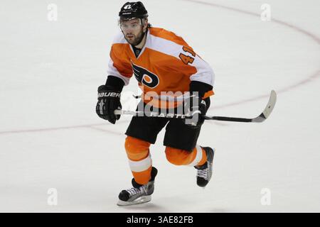 20 octobre 2011 - Philadelphie, Pennsylvanie, États-Unis d'Amérique - Andrej Meszaros (#41) des Flyers de Philadelphie pendant la deuxième période du match entre les Capitals de Washington et les Flyers de Philadelphie au Wells Fargo Center. Les Capitals de Washington en visite battent les Flyers de Philadelphie 5-2. (Crédit image : © Bob Fina/Southcreek/ZUMAPRESS.com) Banque D'Images