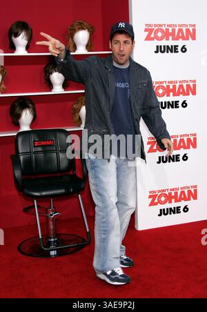 28 mai 2008 - Hollywood, Californie, États-Unis - L'acteur ADAM SANDLER arrive à la première mondiale de 'You Don't Mess with the Zohan' au Chinese Theatre (crédit image : Lisa O'Connor/ZUMAPRESS.com) Banque D'Images