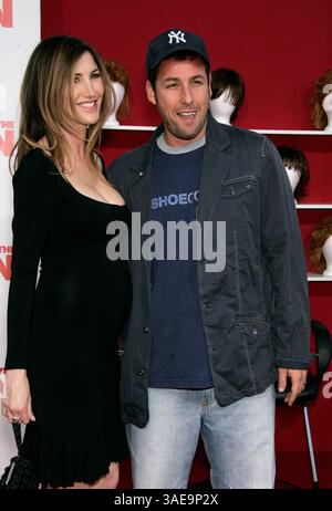 28 mai 2008 - Hollywood, Californie, États-Unis - L'acteur ADAM SANDLER et sa femme JACKIE arrivent à la première mondiale de 'You Don't Mess with the Zohan' au Chinese Theatre (crédit image : Lisa O'Connor/ZUMAPRESS.com) Banque D'Images
