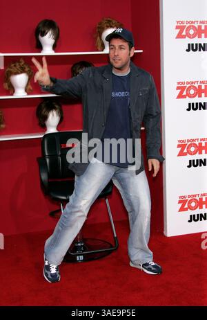 28 mai 2008 - Hollywood, Californie, États-Unis - L'acteur ADAM SANDLER arrive à la première mondiale de 'You Don't Mess with the Zohan' au Chinese Theatre (crédit image : Lisa O'Connor/ZUMAPRESS.com) Banque D'Images