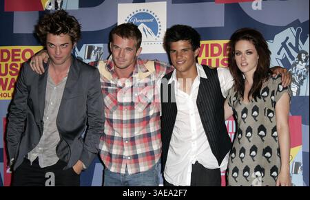 07 septembre 2008 - Hollywood, Californie, États-Unis - le casting de 'Twilight' ROBERT PATTINSON, CAM GIGANDET, TAYLOR LAUTNER et KRISTEN STEWART dans la salle de presse les MTV Video Music Awards 2008 au Paramount Pictures Studio à Hollywood, dimanche 7 septembre 2008 (crédit image : Lisa O'Connor/ZUMAPRESS.com) Banque D'Images