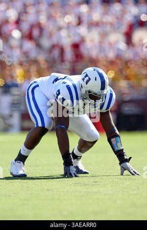 17 septembre 2011 : Kenny Anunike (84 ans), le défenseur des Blue Devils de Duke, en action lors du match de football NCAA entre l'Université Duke et le Boston College au stade Alumni de Chestnut Hill, Massachusetts. Duke a battu Boston College 20-19.(image crédit : © Anthony Nesmith/Cal Sport Media/ZUMAPRESS.com) Banque D'Images