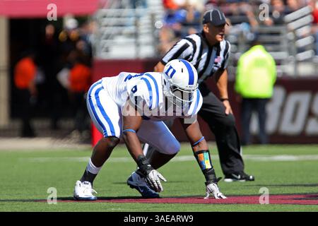17 septembre 2011 : Duke Blue Devils défendent Kenny Anunike (84 ans) dans sa position défensive lors du match de football NCAA entre Duke University et Boston College au stade Alumni de Chestnut Hill, Massachusetts. Duke a battu Boston College 20-19.(image crédit : © Anthony Nesmith/Cal Sport Media/ZUMAPRESS.com) Banque D'Images