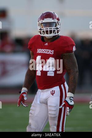 17 septembre 2011 - Indiana Hoosiers défensive end Darius Johnson (44) en action lors d'un match de football NCAA entre l'Indiana et l'État de Caroline du Sud au Memorial Stadium de Bloomington, Indiana. (Crédit image : © Pat Lovell/Cal Sport Media/ZUMAPRESS.com) Banque D'Images