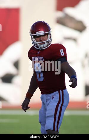 17 septembre 2011 - le quarterback Dusty Kiel (8 ans) des Hoosiers de l'Indiana en action lors d'un match de football NCAA entre l'Indiana et l'État de Caroline du Sud au Memorial Stadium de Bloomington, Indiana. (Crédit image : © Pat Lovell/Cal Sport Media/ZUMAPRESS.com) Banque D'Images