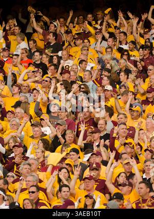17 SEPTEMBRE 2011 : les fans des Sun Devils de l'Arizona State lors du concours des Sun Devils contre les Illinois Fighting Illini au Memorial Stadium de Champaign, Illinois. (Crédit image : © Mark J. Peters/Cal Sport Media/ZUMAPRESS.com) Banque D'Images