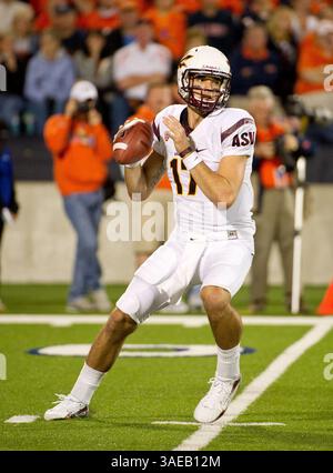 17 SEPTEMBRE 2011 : le quarterback Brock Osweiler #17 des Sun Devils de l'Arizona State lors d'une action de match contre les Illinois Fighting Illini au Memorial Stadium de Champaign, Illinois. (Crédit image : © Mark J. Peters/Cal Sport Media/ZUMAPRESS.com) Banque D'Images