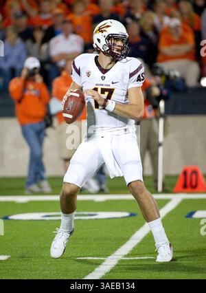 17 SEPTEMBRE 2011 : le quarterback Brock Osweiler #17 des Arizona State Sun Devils revient pour passer lors d'une action contre les Illinois Fighting Illini au Memorial Stadium de Champaign, Illinois. (Crédit image : © Mark J. Peters/Cal Sport Media/ZUMAPRESS.com) Banque D'Images