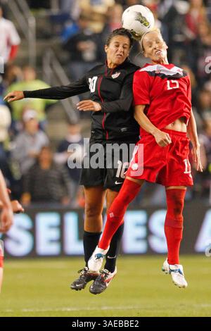 17 septembre 2011 : Kelly Parker #15 du Canada et Carli Lloyd #10 des États-Unis on lors du match amical international entre les États-Unis et le Canada au LIVESTRONG Stadium à Kansas City KS(image crédit : © Kyle Rivas/Cal Sport Media/ZUMAPRESS.com) Banque D'Images