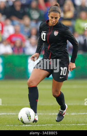 17 septembre 2011 : Carli Lloyd #10 des États-Unis en action lors du match amical international entre les États-Unis et le Canada au LIVESTRONG Stadium à Kansas City KS(image crédit : © Kyle Rivas/Cal Sport Media/ZUMAPRESS.com) Banque D'Images