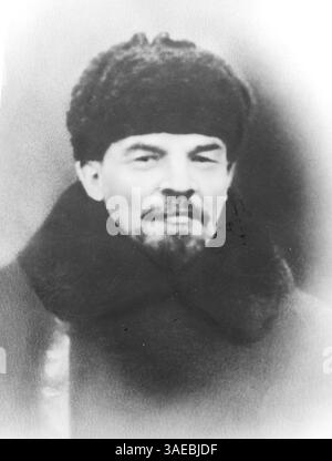 19 décembre 2007 - Moscou, Union soviétique - Vladimir Ilyich Oulianov, mieux connu sous le pseudonyme de Lénine ou VLADIMIR LÉNINE (22 avril 1870 C 21 janvier 1924), était un révolutionnaire russe, un politicien communiste, le principal dirigeant de la Révolution d'octobre, le premier chef de la République socialiste soviétique de Russie et à partir de 1922, le premier dirigeant de facto de l'Union soviétique. Il est le créateur du léninisme, une extension de la théorie marxiste. SUR LA PHOTO : Vladimir Lénine. Portrait de studio (crédit image : Mariela Lombard/ZUMAPRESS.com) Banque D'Images