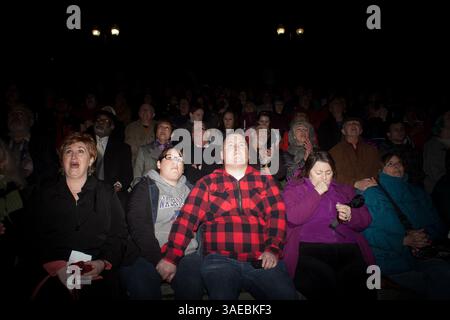 13 février 2012 - des partisans de Rick Santorum sont vus lors d'un rassemblement Santorum à Tacoma, Washington. Santorum s'est verbalement déchaîné avec les manifestants Occupy qui ont crié pendant son discours pendant près de 30 minutes, dont deux ont été arrêtés par la police. (Crédit image : © David Ryder/ZUMAPRESS.com) Banque D'Images