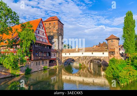 Henkerhaus Executioner's House Museum, Weinstadel ancien bâtiment médiéval Wine Depot, Wasserturm Water Tower et Executioner Bridge sur Pegnitz ri Banque D'Images