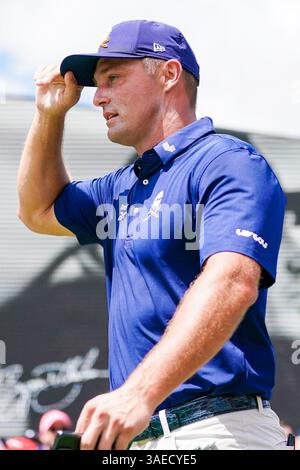 Doral, Floride, États-Unis. 6 avril 2025. Bryson DeChambeau, capitaine de Crushers GC, s’approche du 5e tee lors de la dernière manche du LIV Golf Miami au Trump National Doral. (Crédit image : © Debby Wong/ZUMA Press Wire) USAGE ÉDITORIAL SEULEMENT ! Non destiné à UN USAGE commercial ! Banque D'Images