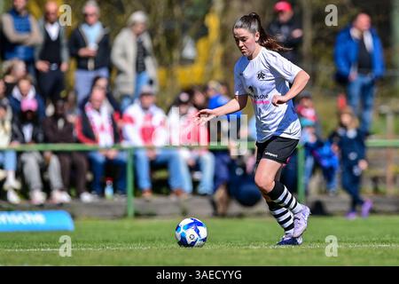 Andrea Joy Mosher (FFC Wacker, 17 ans) Am Ball, Freisteller, Einzelbild, Aktion, action, 06.04.2025, München (Deutschland), Fussball, Frauen Regionalliga Süd, FFC Wacker München - VfB Stuttgart Banque D'Images