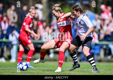 v.Li. : Jana Beuschlein (Stuttgart, 20 ans) Jana Schuster (FFC Wacker, 6 ans) im Zweikampf, Duell, duel, tackle, Dynamik, action, Aktion, 06.04.2025, München (Allemagne), Fussball, Frauen Regionalliga Süd, FFC Wacker München - VfB Stuttgart Banque D'Images
