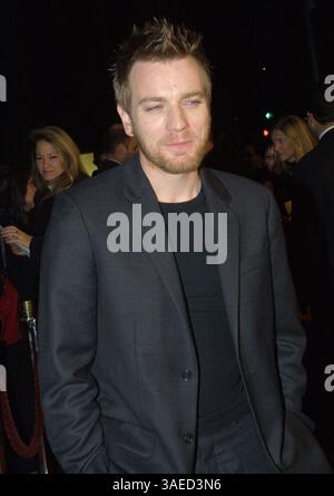 18 décembre 2001 ; Los Angeles, CA, États-Unis ; acteur EWAN MCGREGOR @ LA première de LA de 'Black Hawk Down.'. (Crédit image : Robert Millard/ZUMAPRESS.com) Banque D'Images