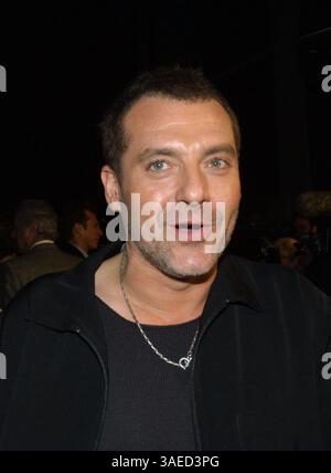 18 décembre 2001 ; Los Angeles, CA, États-Unis ; L'acteur TOM SIZEMORE @ LA première de Black Hawk Down. (Crédit image : Robert Millard/ZUMAPRESS.com) Banque D'Images