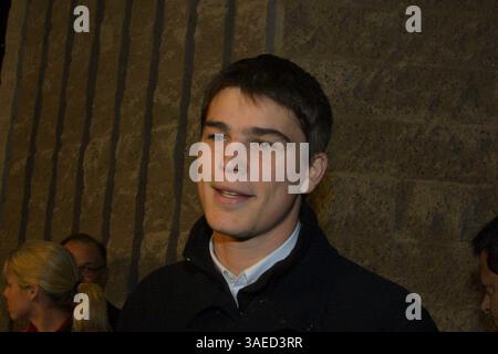 18 décembre 2001 ; Los Angeles, CA, États-Unis ; L'acteur JOSH HARTNETT @ LA première de Black Hawk Down. (Crédit image : Robert Millard/ZUMAPRESS.com) Banque D'Images