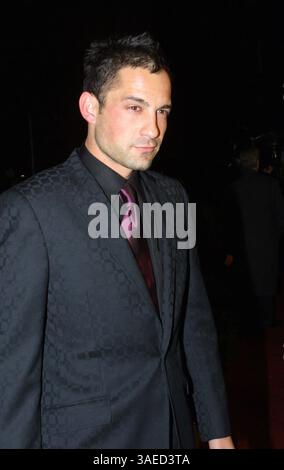 18 décembre 2001 ; Los Angeles, CA, États-Unis ; L'acteur ENRIQUE Murciano @ LA première de 'Black Hawk Down.'. (Crédit image : Robert Millard/ZUMAPRESS.com) Banque D'Images