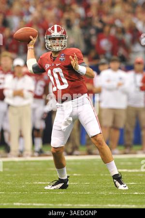 09 janvier 2012 : le quarterback AJ McCarron #10 de l'Alabama Crimson Tide en action lors du match du Championnat national Allstate BCS entre les Louisiana State University Tigers et l'University of Alabama Crimson Tide au Mercedes-Benz Superdome de la Nouvelle-Orléans, en Louisiane. L'Alabama remporte le Championnat national Allstate BCS contre la LSU, 21-0.(image crédit : © Patrick Green/Cal Sport Media/ZUMAPRESS.com) Banque D'Images