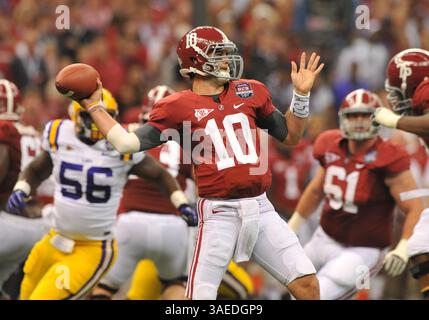 09 janvier 2012 : le quarterback AJ McCarron #10 de l'Alabama Crimson Tide en action lors du match du Championnat national Allstate BCS entre les Louisiana State University Tigers et l'University of Alabama Crimson Tide au Mercedes-Benz Superdome de la Nouvelle-Orléans, en Louisiane. L'Alabama remporte le Championnat national Allstate BCS contre la LSU, 21-0.(image crédit : © Patrick Green/Cal Sport Media/ZUMAPRESS.com) Banque D'Images