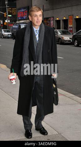 10 janvier 2012 - New York, NY, USA - . . . . . 10 janvier 2012, New York Marv Albert a fait une apparition au Late Show with David Letterman le 10 janvier 2012 à New York (image crédit : © Sharkpixs/ZUMAPRESS.com) Banque D'Images