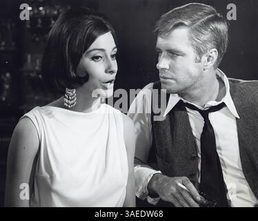 9 novembre 1964 - ELIZABETH ASHLEY avec George Peppard. The Carpetbaggers.1964.(crédit image : © Globe photos/ZUMAPRESS.com) Banque D'Images