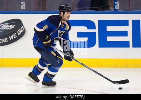 17 novembre 2011 - Saint Louis, Missouri, U. S -, le défenseur de Louis Blues Barret Jackman (5) en action lors d'un match de la LNH entre les Panthers de la Floride et les Louis Blues au Scottrade Center de Saint Louis, Missouri. (Crédit image : © Scott Kane/Southcreek/ZUMAPRESS.com) Banque D'Images